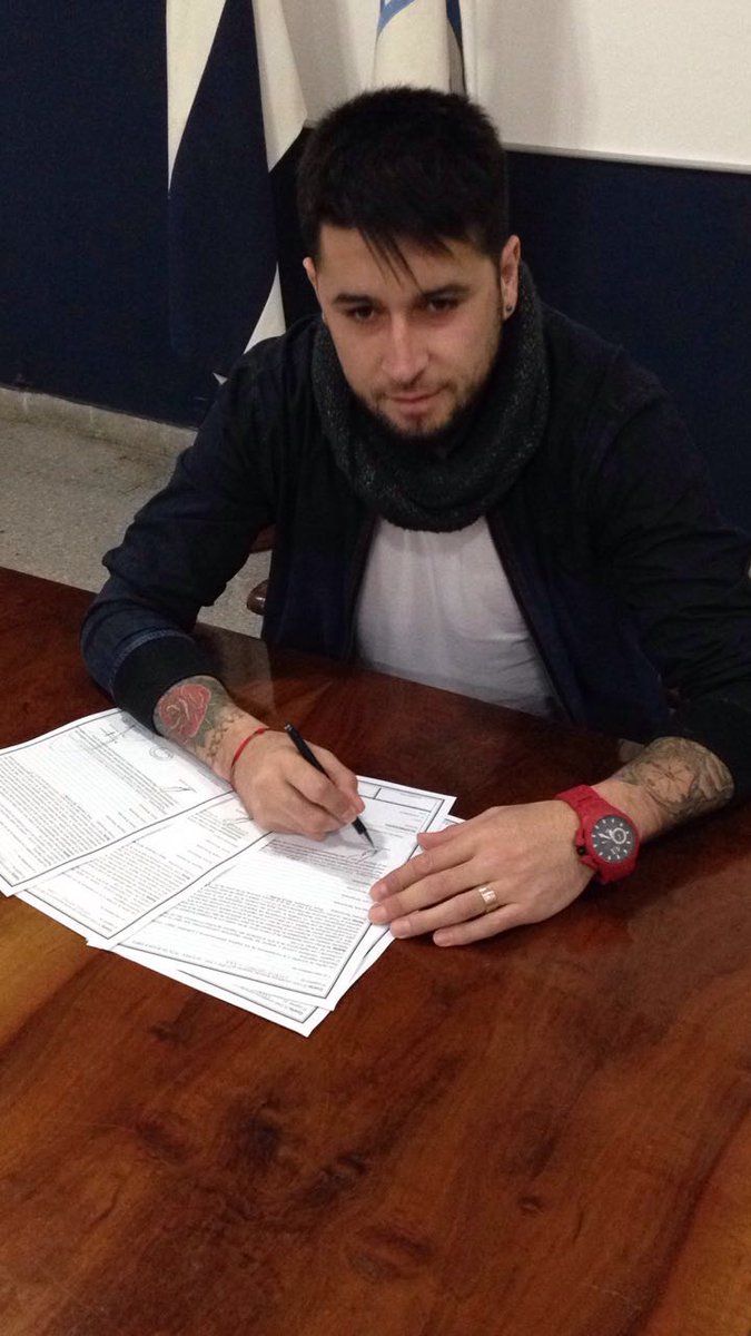 qacoficial's tweet photo. FUTBOL PROFESIONAL: Cristian Trombetta acaba de firmar su contrato y es nuevo refuerzo de Quilmes. https://t.co/Zhwg4krxN4