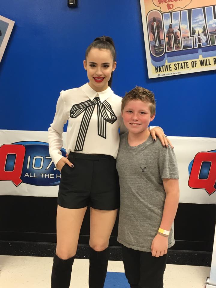 Carsonators on Twitter "📸July 27, 2016 SofiaCarson with a fan at the