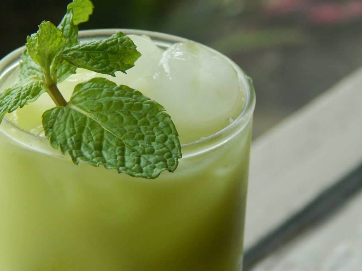 Minuman greentea latte selain sehat segar pula yuk mampir @kopiangkringandago