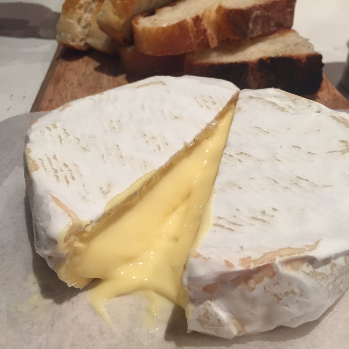 woodsidecheese's tweet image. We love #winter #Brie always reliably #gooooooey #artisans #adelhills #cheese  #foodsa #southAust @SA_PIRSA #Dodairy