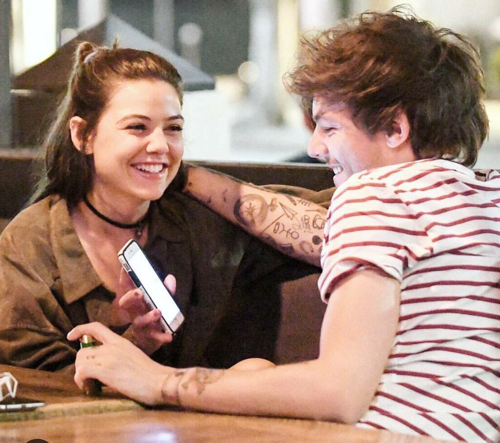ThiqueMayhem's tweet photo. Respect Danielle. She makes Louis happy. #SaveBetterThanWords #ProtectDanielle https://t.co/9s7fuolaiU