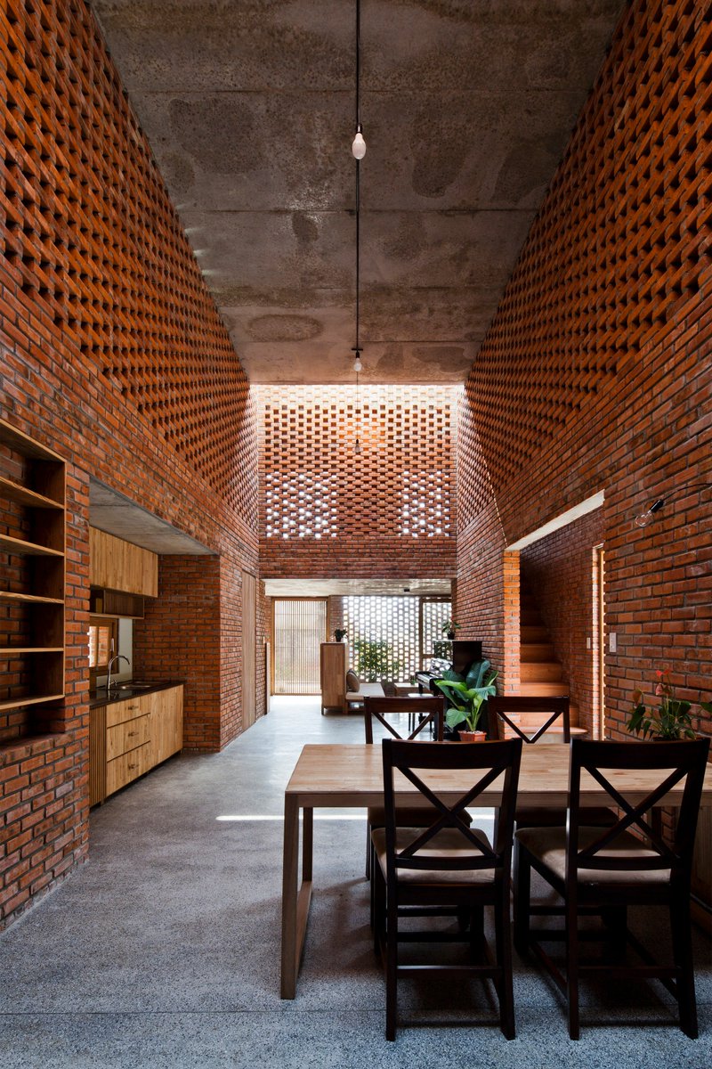 tropicalspacevn's tweet photo. The Termitary House in Da Nang, Vietnam #termitaryhouse #architecture #brickarchitecture #house https://t.co/GiB1WwPcyX