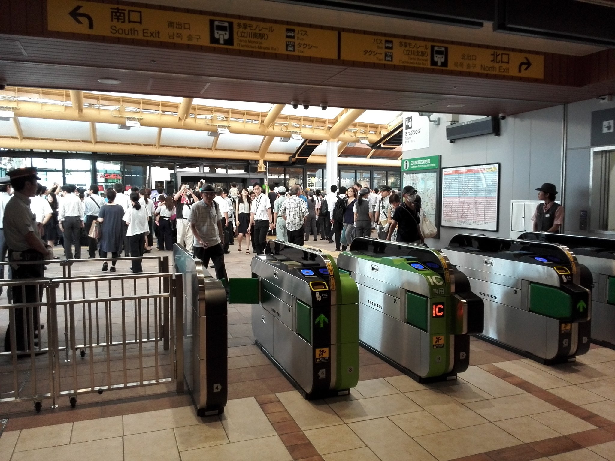 Paper Wallエキュート立川店 立川駅の新改札 北改札 が開通しました エキュート立川 Osotoもオープン Paper Wall 2階改札内の店鋪 エキナカwest店 は北改札を入ってすぐの場所にございます ご来店お待ちしております T Co Nyfibayccr