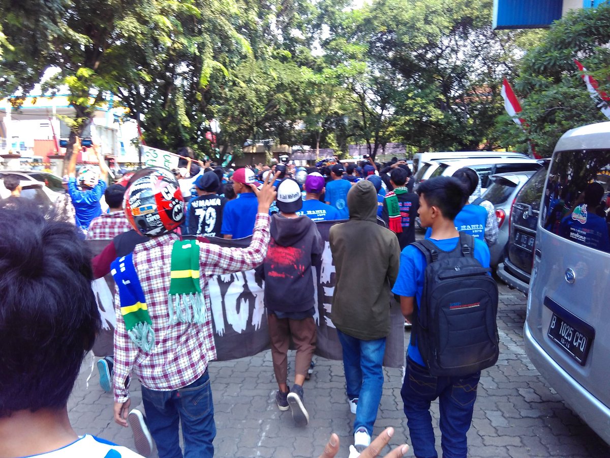 NJmaniaOnline's tweet photo. NJ mania sampai di Kantor Pengcab PSSI Jakut #SavePersitara https://t.co/Laf2KHBWHF