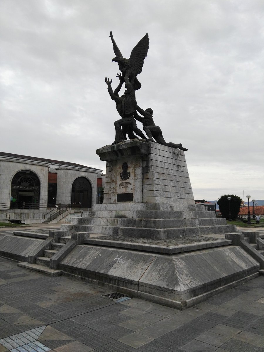 suarezbernal's tweet photo. "Entre los individuos y la naciones, el respeto al derecho ajeno es la paz" Benito Juarez. Monumento en Santander ES https://t.co/XfSEEdQWXP