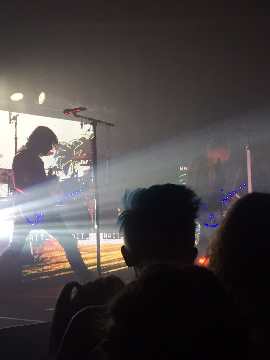 shelbyofspace's tweet photo. @mtrench at #spf80s was unreal https://t.co/sQX5xJ08YN
