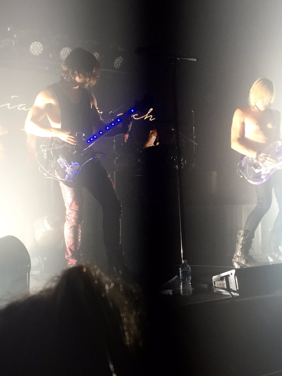 shelbyofspace's tweet photo. @mtrench at #spf80s was unreal https://t.co/sQX5xJ08YN