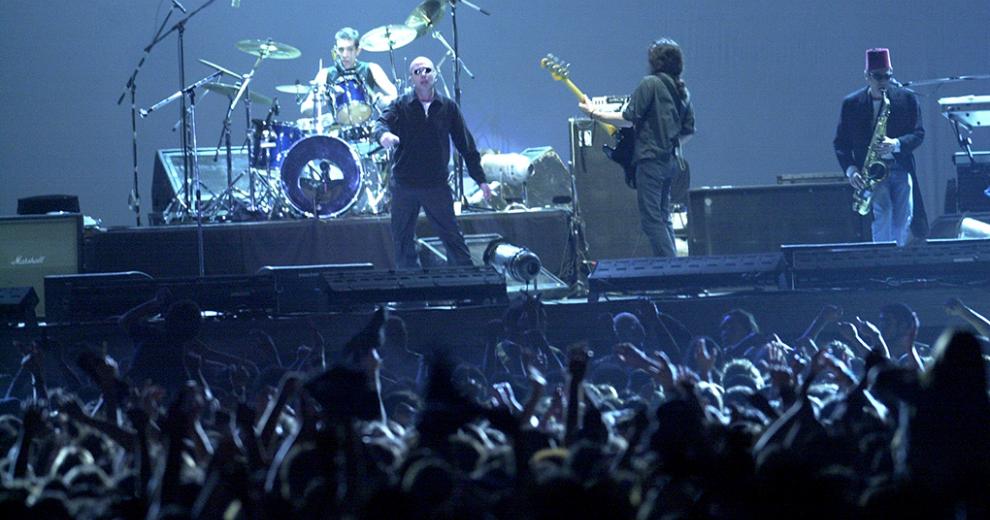 11Niico's tweet photo. Hace 15 años ellos se divertían arriba de un escenario, por última vez.. https://t.co/JQDq0ufiD2