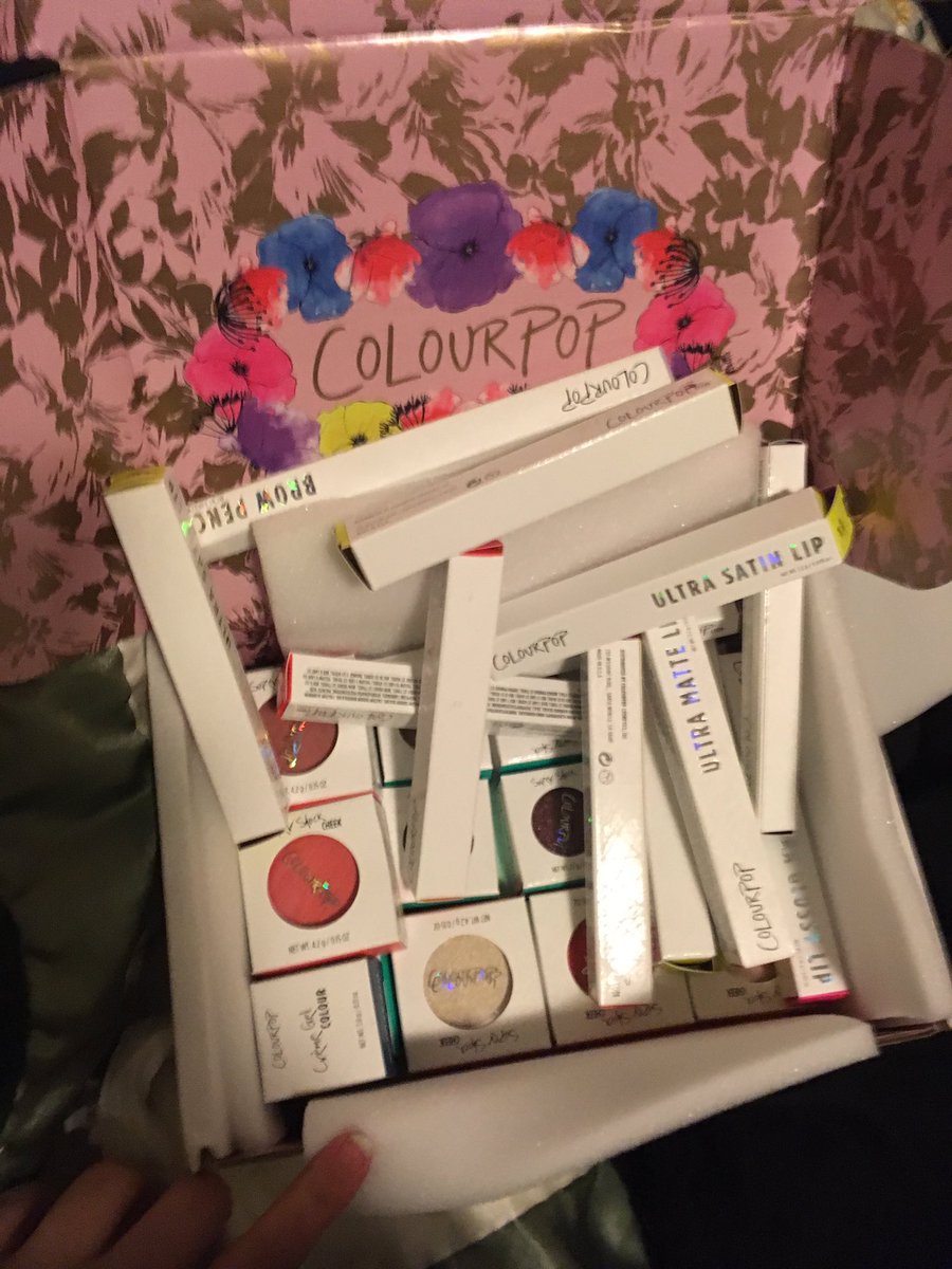 shardz_oh's tweet photo. yeay!! #colourpop #makeup #happiness https://t.co/UNx8y9iuP8