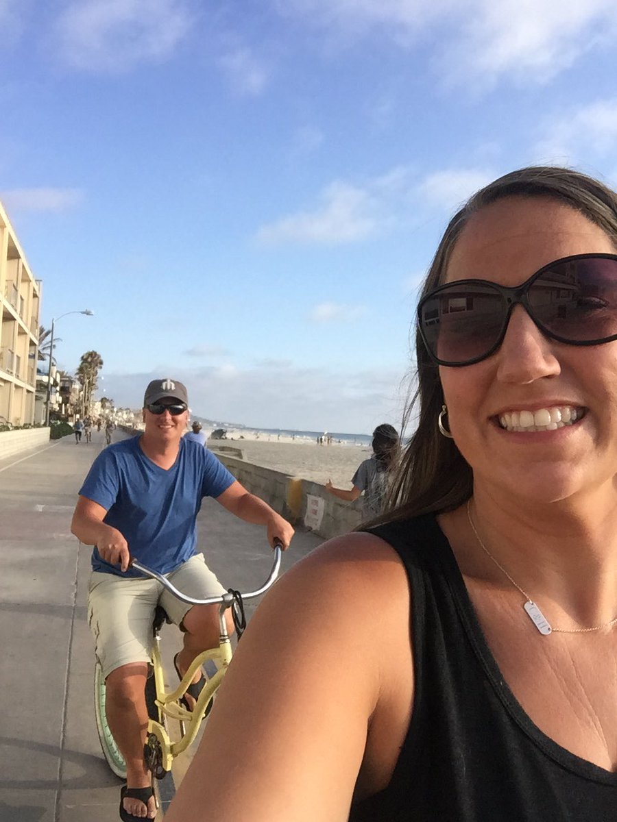 MsDeyoMVHS's tweet photo. @mccollmemaybe Enjoying the beach after AVID training #sandiego #avid2016 https://t.co/Ud1ocoE6vw