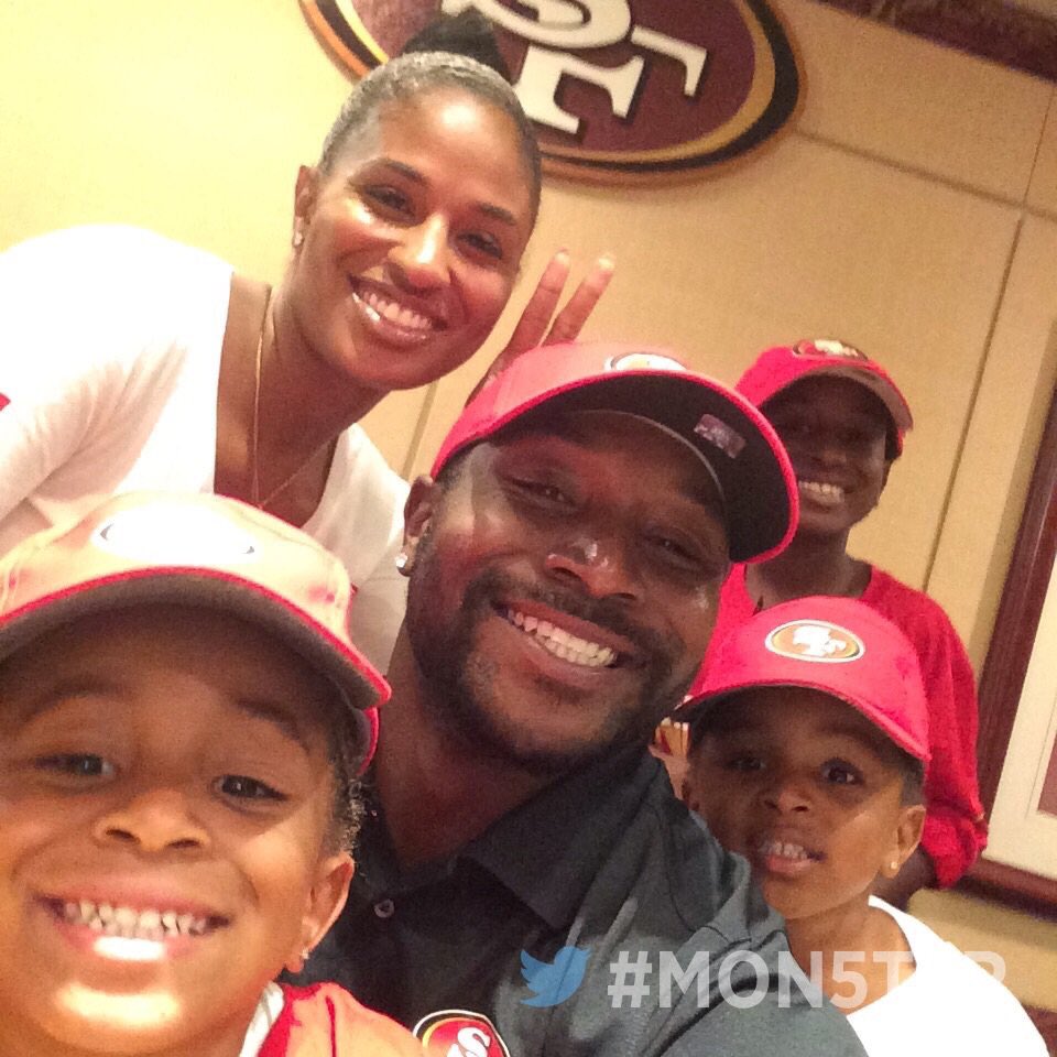 NBowman53's tweet photo. I'm so excited to be a @49ers for life. Thank you to my family ,49ers organization , my agent &amp; the fans. #MON5T3R https://t.co/E5YhfGKReW