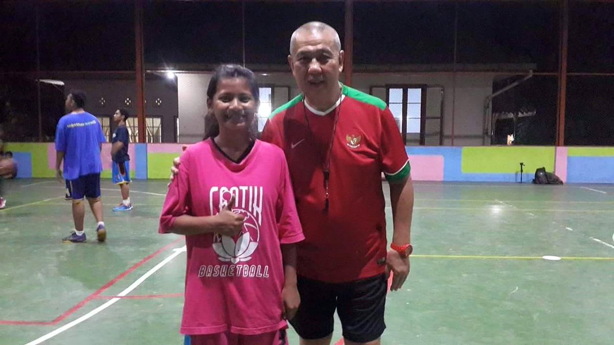 putrian31's tweet photo. with Mr. Danny Kosasih
Ketum PERBASI https://t.co/2ZUT5yxdaE