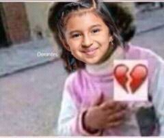 Sidkhxx's tweet image. Como cuando te pones a ver los tweets sobre la experiencia de cada una en los premios y tu no fuiste #1DenMexico