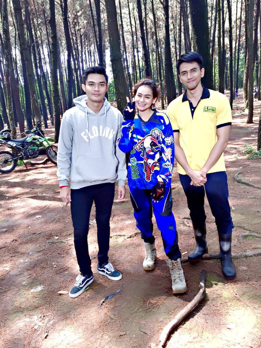 Bobbyrizky13's tweet photo. DURIAN AROMA CINTA, comingsoon on ur TV 😎 @sahilata @gunturnugraha @FTV_SCTV @Starvision_FTV https://t.co/iRaK6RmRDL