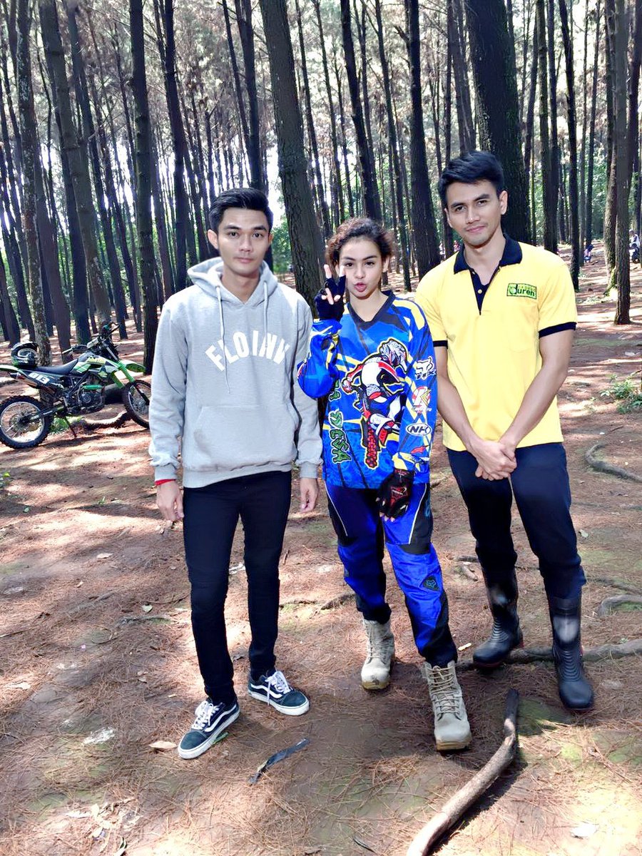 Bobbyrizky13's tweet photo. DURIAN AROMA CINTA, comingsoon on ur TV 😎 @sahilata @gunturnugraha @FTV_SCTV @Starvision_FTV https://t.co/iRaK6RmRDL