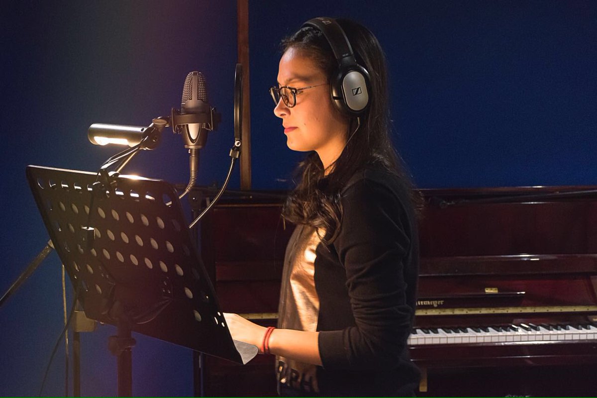 LuaCocoOficial's tweet photo. "Haz lo que te dicte el corazón y hazlo con pasión"💓🤓🙆🏻 #music #recordingstudio #singer https://t.co/i4EQEKlr59
