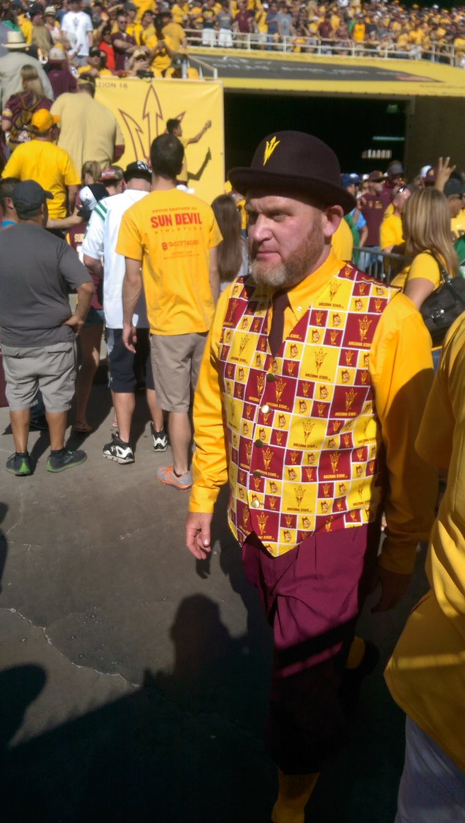 ProducerWes's tweet photo. โLuck? We don't need ๐ซโluck.... as long as THIS guy, keeps dressing up and going to gamesโ #ASUvsND Flashback. https://t.co/qR4IZ5TI5W