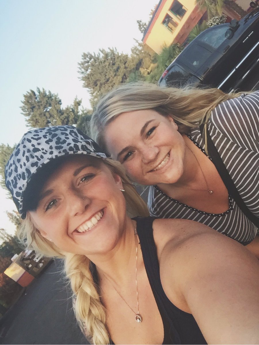 mrsaandersen's tweet photo. #girlsnight #girlfrienddate 👯❤️ https://t.co/DToawIicaP
