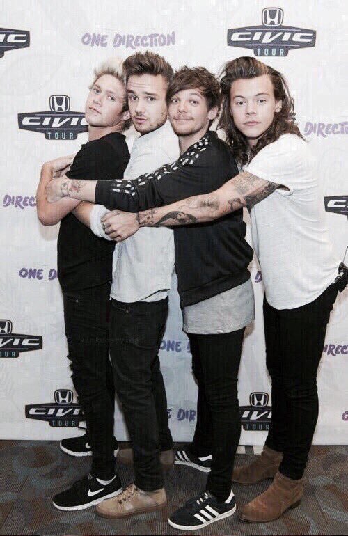 lovemelauren14's tweet image. #1DenMexico not sure why this is trending but it has something to do with the boys so im here