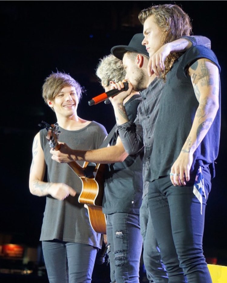 lovemelauren14's tweet image. #1DenMexico not sure why this is trending but it has something to do with the boys so im here