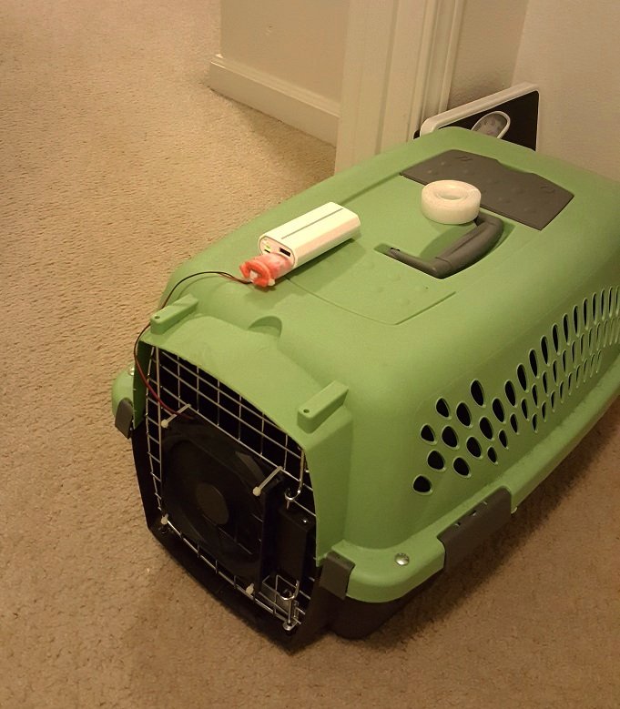 SaarShen's tweet photo. Build a simple cooling crate for my dog :-) https://t.co/4KGrKTBCMK