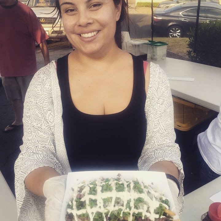 CaliTunaFries's tweet photo. Team member & foodie friend serving up a hot batch of #calitunaFries #hookedOnTheFirstTry https://t.co/jJcNyOMMox