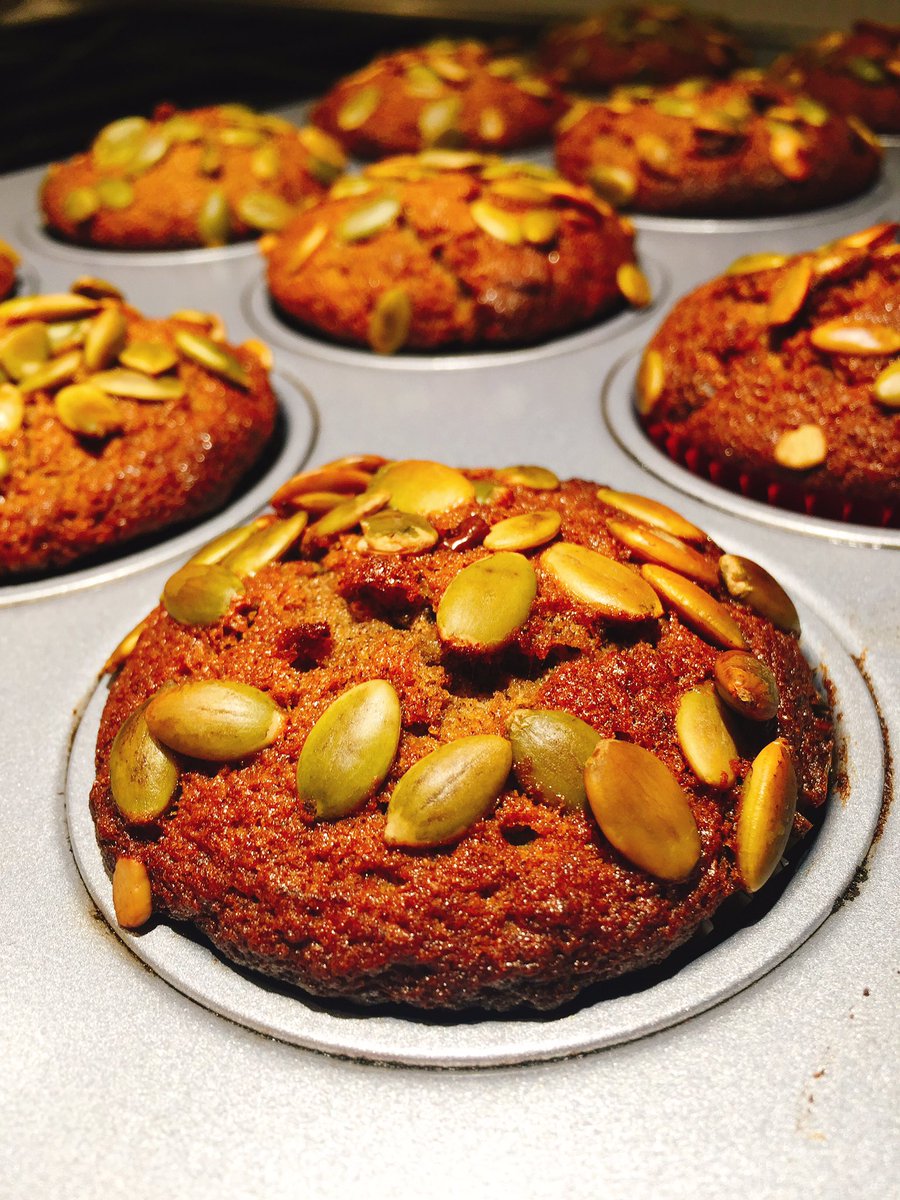 AwesmG's tweet photo. It ain't a complete muffin until you have some pepitas on it! 💪💪💪 #pepitapower #pumpkinkernels #absolutelybananas https://t.co/amJ0XFnf10