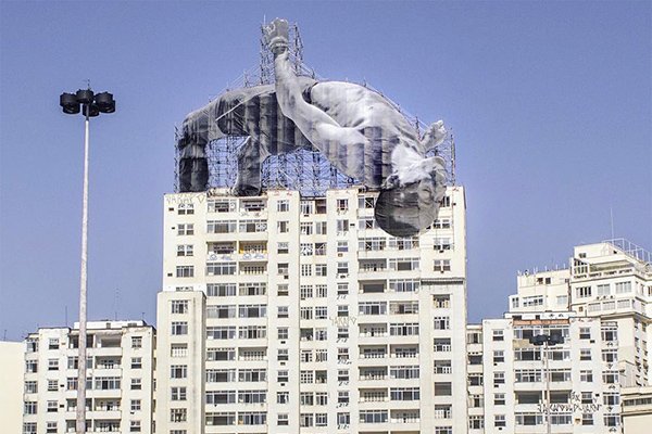 youonlylive1nce's tweet photo. Rio is getting some enormous street art ahead of the #Olympics. https://t.co/DOV8fwVeyQ https://t.co/Oz8sifn1RC
