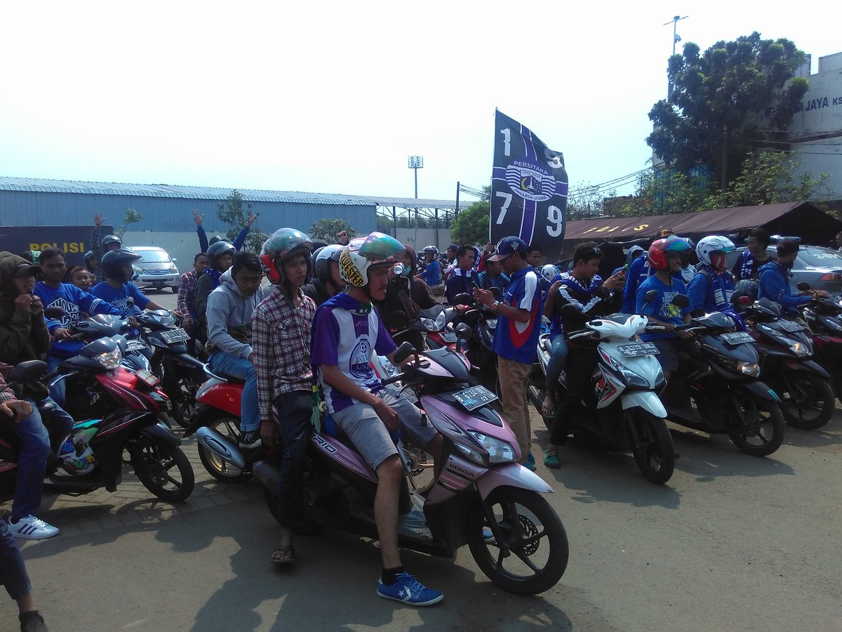 NJmaniaOnline's tweet photo. NJ mania sudah bersiap menuju Kantor Pengcab PSSI #SavePersitara https://t.co/Vi0XYbiHTx