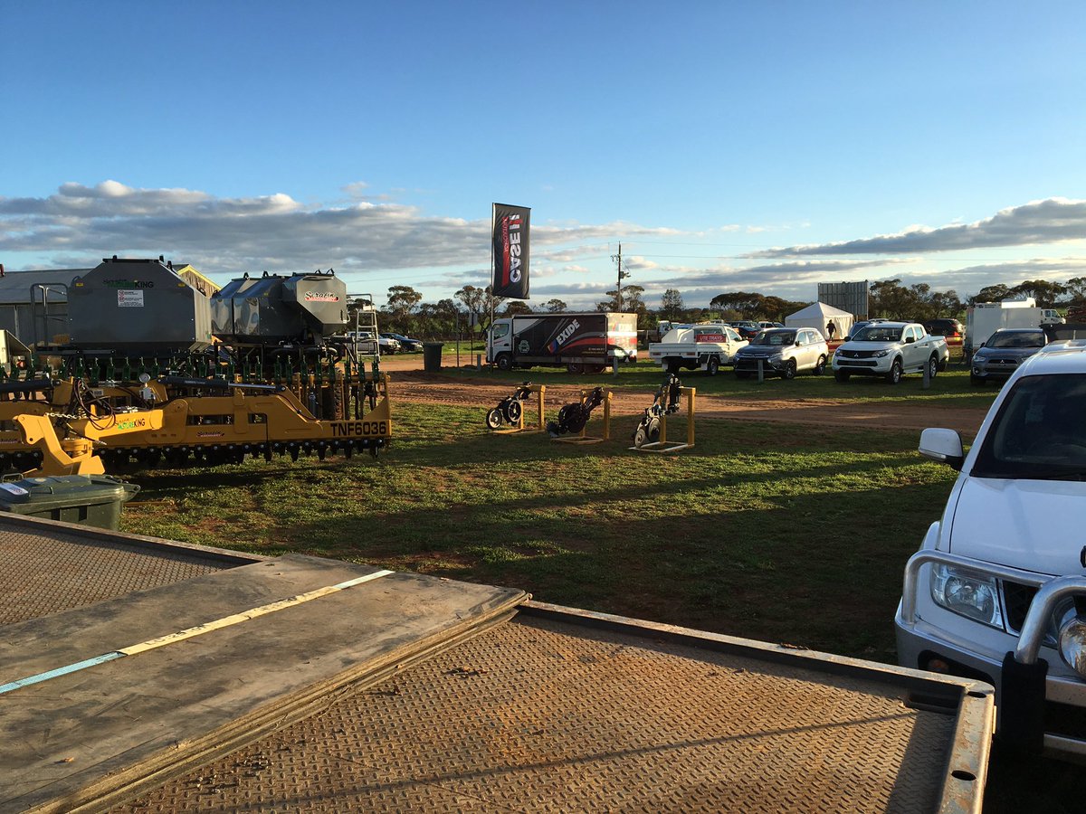 Rod__Dunn's tweet photo. And that's a wrap. What a glorious day at Mallee Machinery Field Days #speedfielddays both weather and crowds great! https://t.co/wkSGNDZnwf