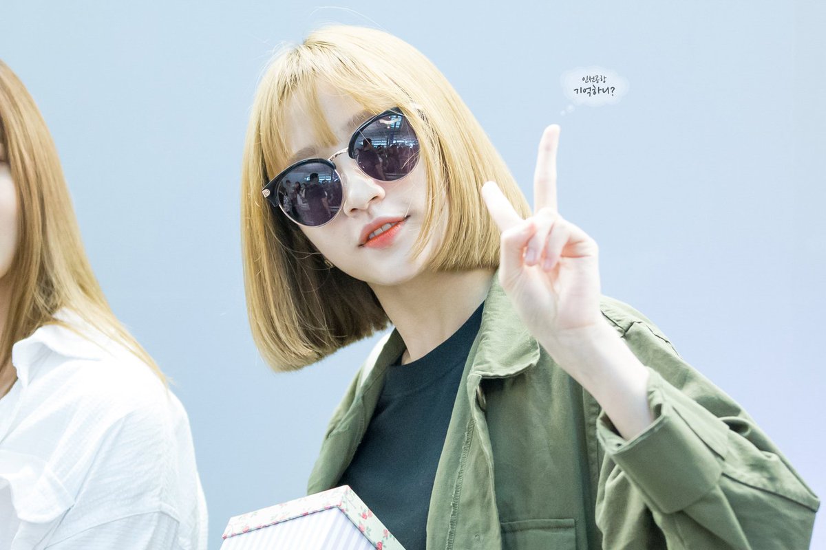 rememberahnhani's tweet photo. 선글라스 쓴 슈퍼스타 👍 예뽀~
160728 인천공항 출국
#기억하니?
#EXID (@EXIDofficial)
#하니 #Hani #안희연 https://t.co/8c64CasQI5
