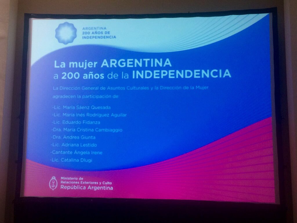 gladysalanis's tweet photo. La #mujer #argentina a los 200 años de la #Independencia en @CancilleriaARG @gladysalanis  @redcame @jabereciartua https://t.co/3sGFdcJQil