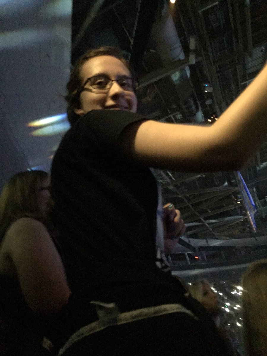 Kaitlin0217's tweet photo. She thought the concert was amazing. She will always be amazing-er
#siblinglove https://t.co/xHXOzHDcIP