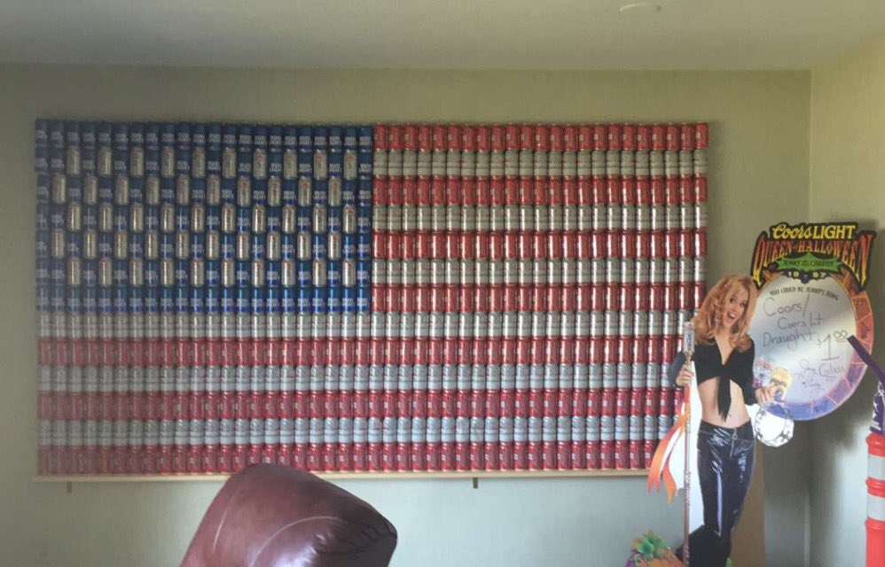 KalebPrice03's tweet photo. This could easily be my greatest accomplishment in college! 🇺🇸 #boysof1020 #USA #BeerFlag https://t.co/zW19a1uFU7