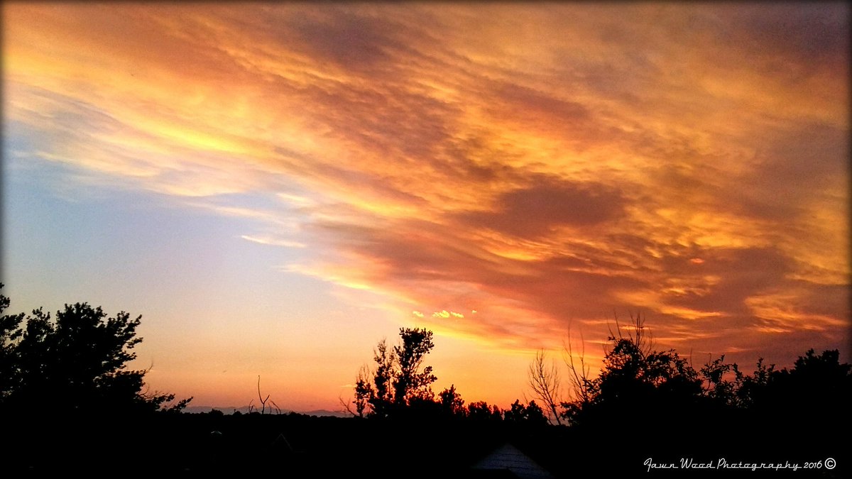 WoodFawn's tweet photo. Beaver Creek Fire kicked up this afternoon &amp; caused an sunset amazing because of it. 
#cowx #sunset #beavercreekfire https://t.co/CAIuRmc39d