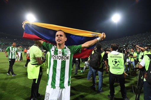 Hinchas y jugadores de <a href="/nacionaloficial/">Atlético Nacional</a> celebran su segunda Copa Libertadores 
cnn.it/2a5K6xl
