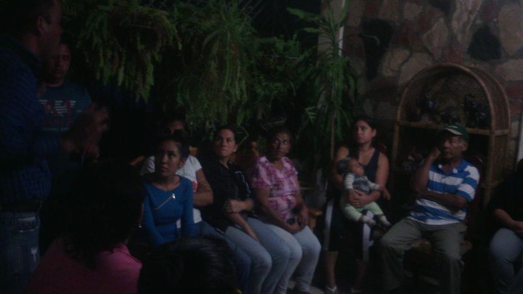 Jorgeher2387's tweet photo. Activados @vptorbes con el revocatorio en la comunidad de los proceres #RevocatorioYA #presosdelhambre https://t.co/KeiFwelh13
