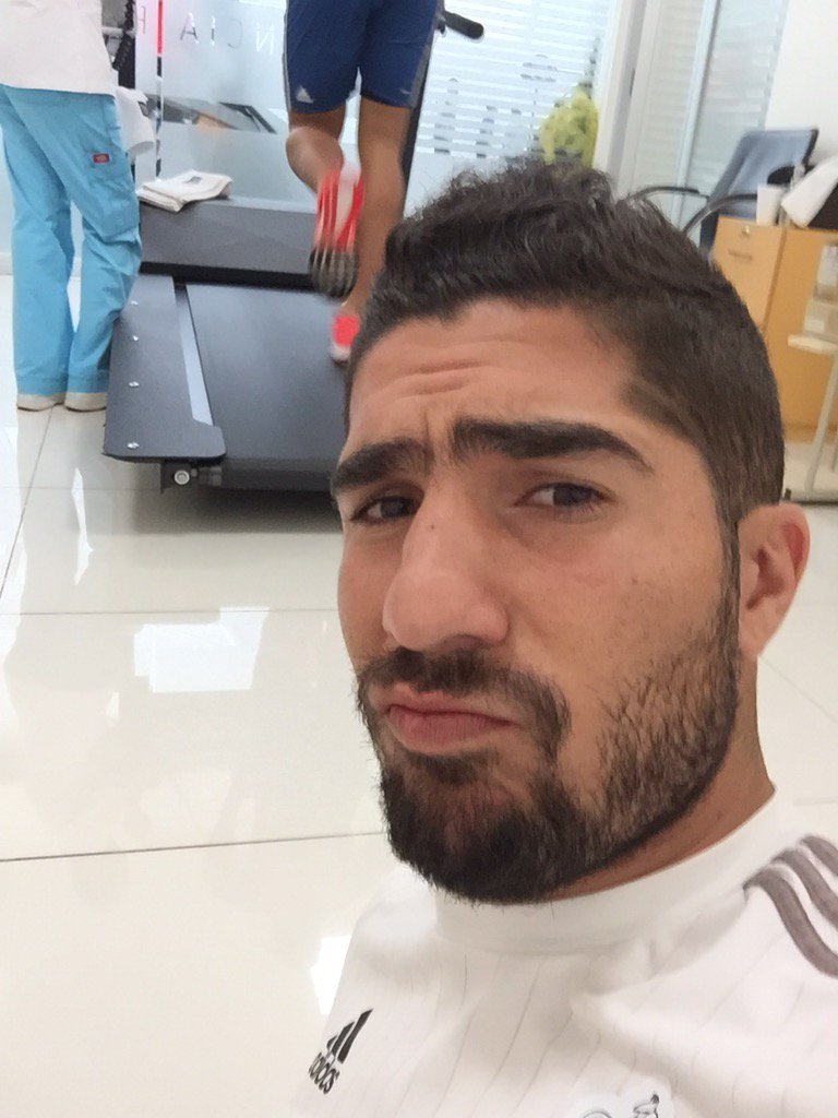 chivalight's tweet photo. #EnamoradaTime <3 #Guapo #Comandante https://t.co/V5MTtT14lh