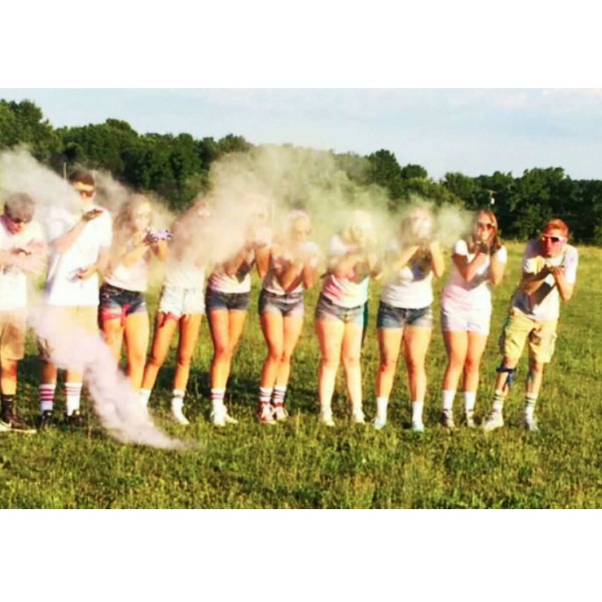 HaskinOlivia's tweet photo. ππππ Color War Photoshoot 2016 ππππ @kylie_gawrych #Mcpstudio https://t.co/A3ZDKgsp3K