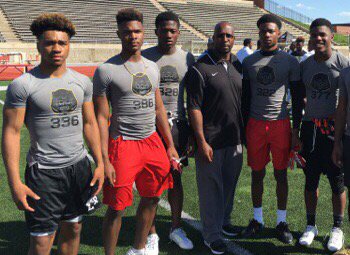 SkysTheLimitWR's tweet photo. Sky'sTheLimit Class of '17
24 offered
Quality Training=💰💰
#D1Level
#That'sY
@deuceunoszn @kingtenuous @RRobinson47 https://t.co/WdGOYxvD9e