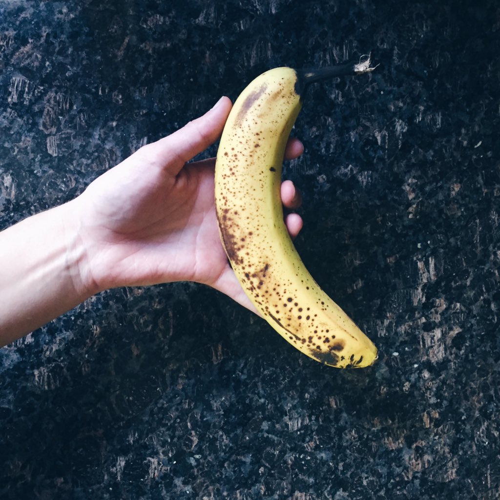 Hannabilch's tweet photo. @avashoe I'll see you and raise you one banana https://t.co/8lzTmv9oTp