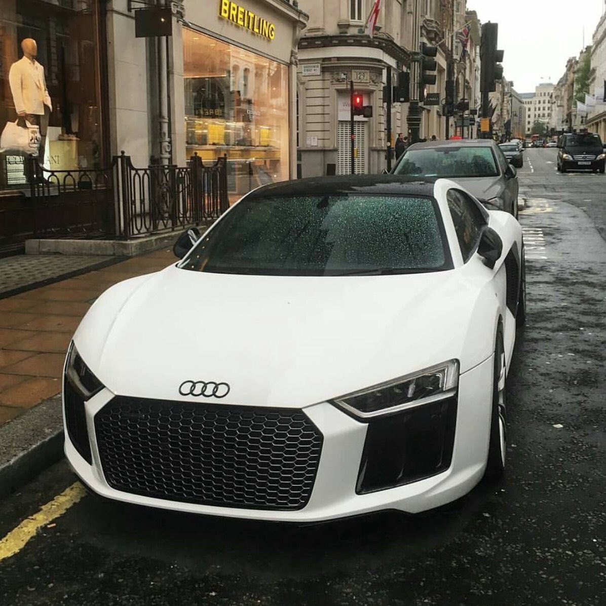 BIackguys's tweet photo. White Audi R8 V10 😩 https://t.co/G50GNQ88Qq