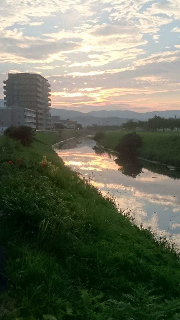 opera1031's tweet photo. @take___37 @Imoten7098 @nandakanta2367 @Fuku_P @kinoko_house @1305mai 
おはようございます！今朝は、自転車修理中なので軽くジョギング！(^-^)v https://t.co/evoXlqPRnm