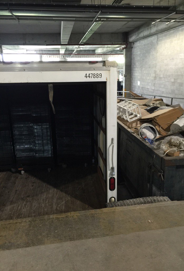 Bob_Cannon's tweet image. When clients use #bungobox there is no waste.  We #reuse the boxes.  Don't have 2 fill dumpsters with #cardboard