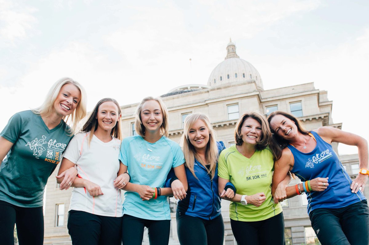 FitOneBoise's tweet photo. Wicking fabric + zippered back pocket = #Greenlayer gear that helps us get fit for #FitOne! https://t.co/5NugYOWVwt https://t.co/nwl5wlY64q