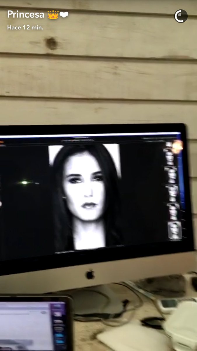 AnGeLdEdAnNaP's tweet photo. Estas Fotos son Pura Luz ay ✨ Princesa @barbaraig tu naciste para ser Fotografiada Rosa Bella #LasQuieroo📷😍😘🙋😉 #snap https://t.co/T4HwaJ8fuE