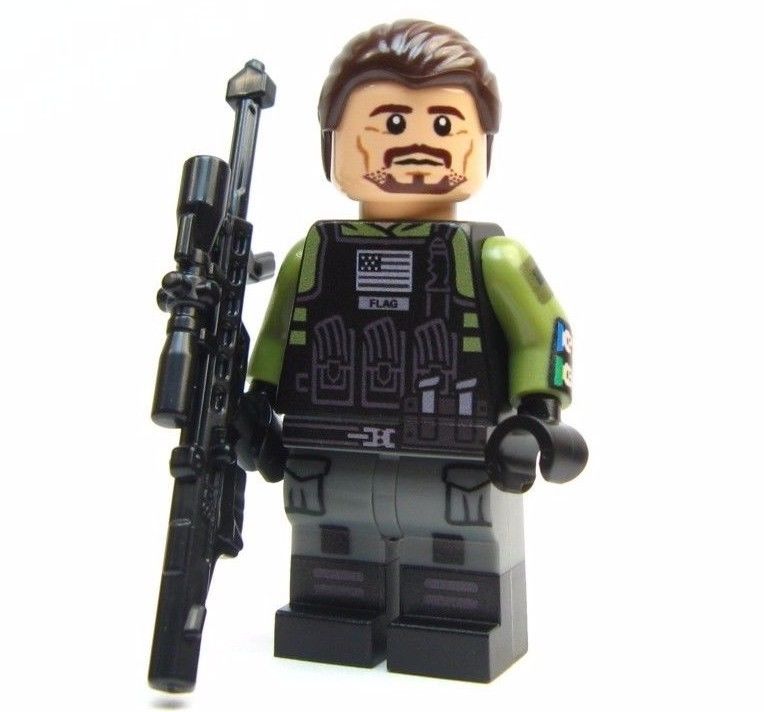 CyclopsBricks's tweet photo. @joelkinnaman A custom Lego minifigure we did of Joel Kinnaman as Rick Flag in Suicide Squad! #SuicideSquad https://t.co/YutQzrdacu