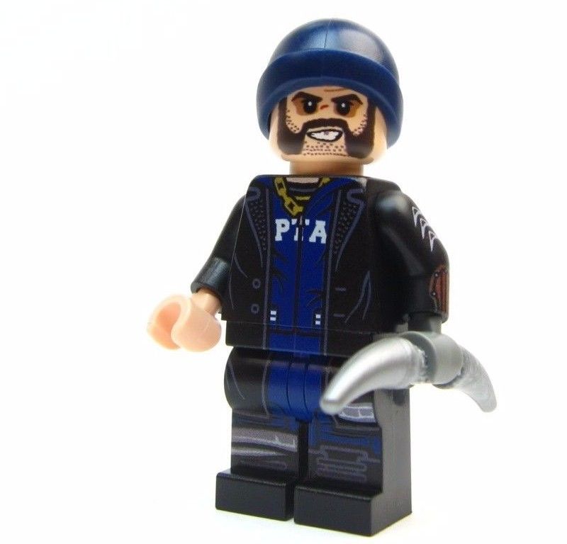 CyclopsBricks's tweet photo. @SuicideSquadUK @SuicideSquadWB A Lego Captain Boomerang I made based on his appearance in "Suicide Squad". https://t.co/FSOfphDNIJ