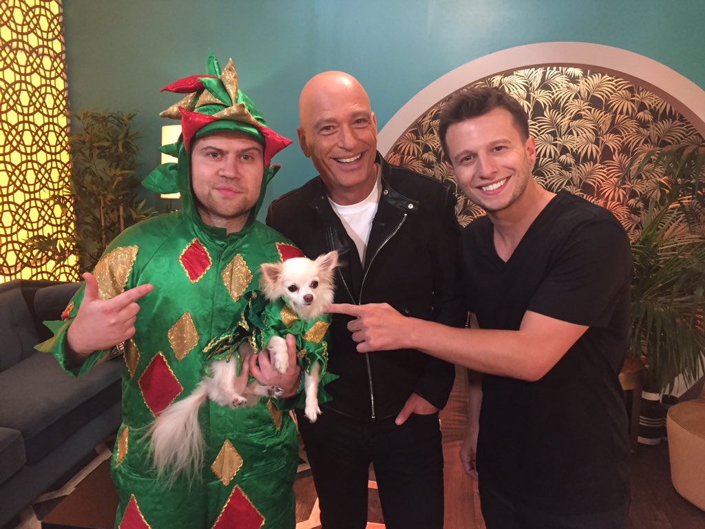 Stuck between two Vegas superstars! Nice seeing you <a href="/MatFrancoMagic/">Mat Placeholder</a> &amp; <a href="/thepiff/">Piff the Magic Dragon</a>!