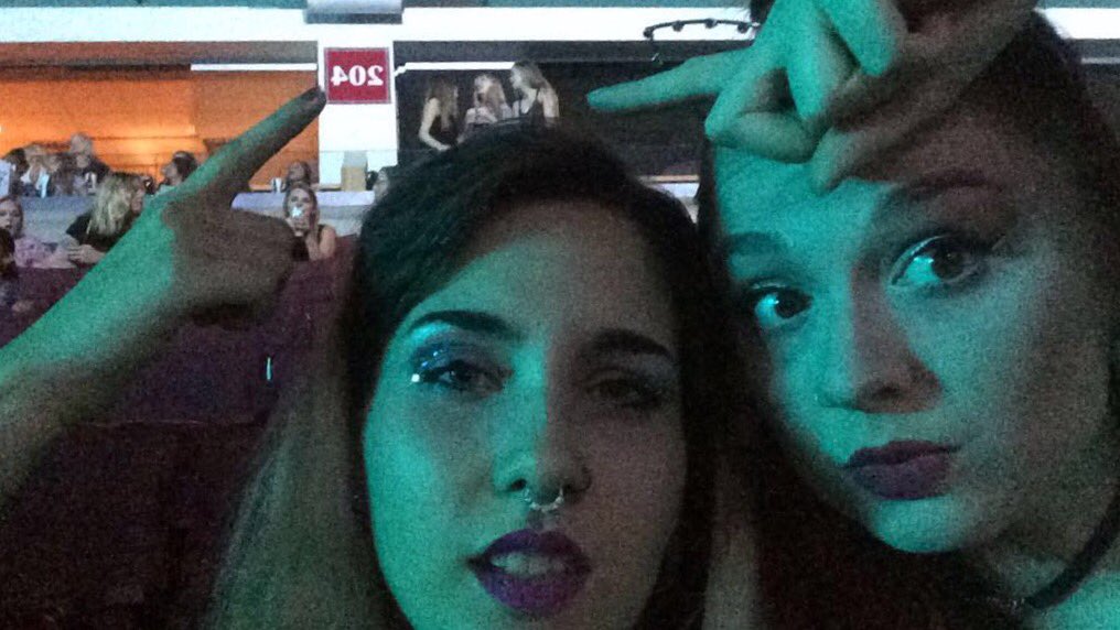 kneecoalo's tweet photo. @nickjonas @ddlovato #section204 please help us get closer to yall https://t.co/j2d9dnMLRO